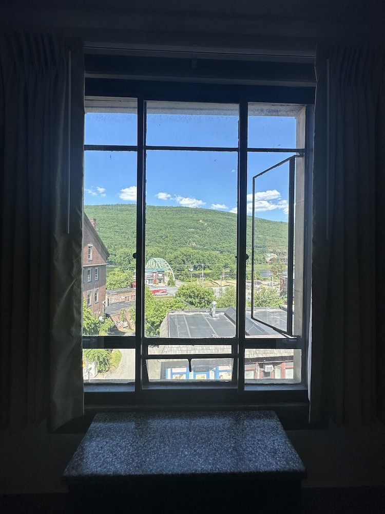 Standard Double Room, Accessible, Ensuite (King-Mountain View) photo 3