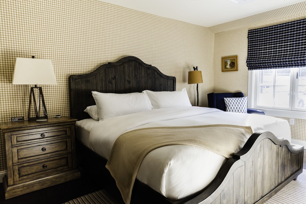Concord Master Suite with Fireplace photo 1