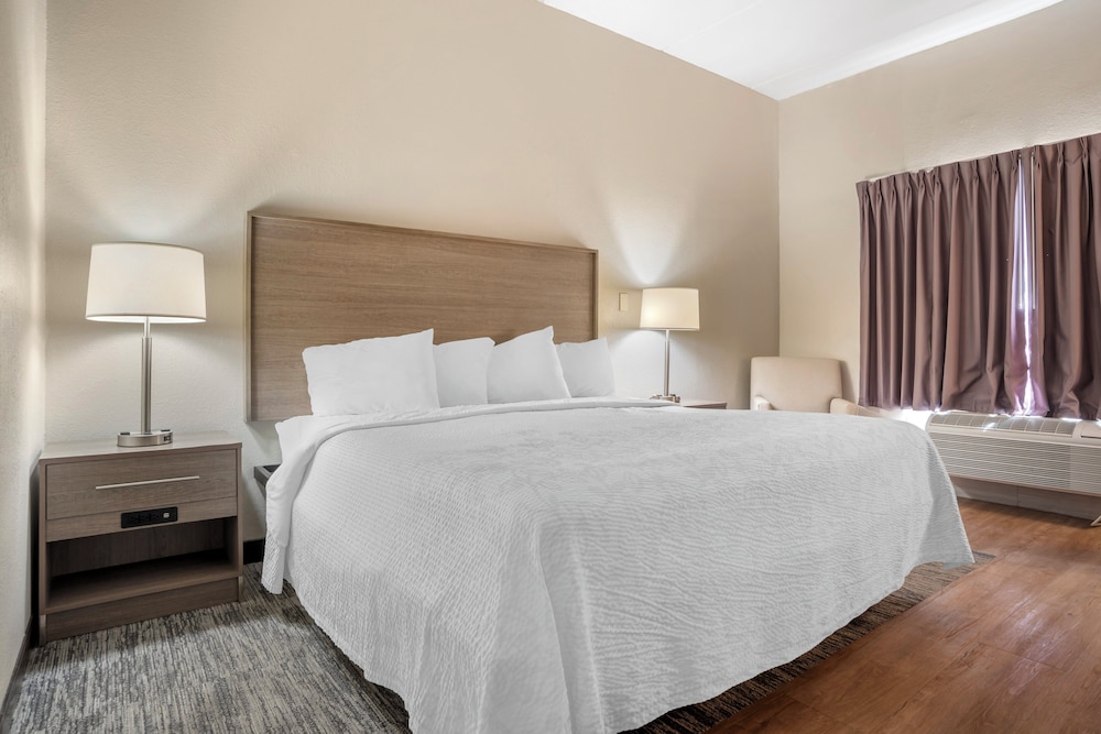 Standard Suite, 1 King Bed (Smoke Free) photo 1