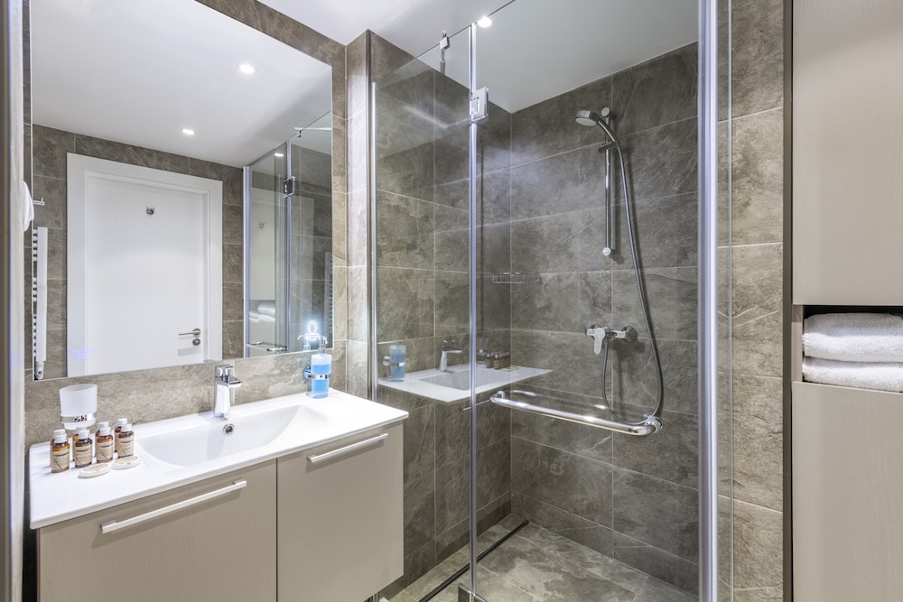One Bedroom Suite - Photo 9