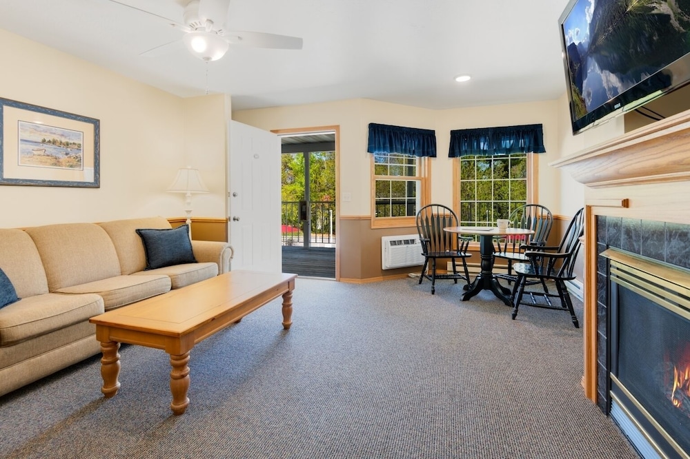 King Suite, Partial Harbor View, w/ Outdoor Table, Second Floor photo 1