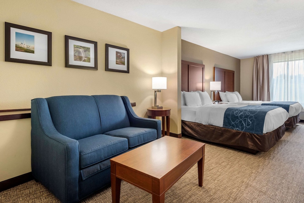 Suite, Multiple Beds, Non Smoking - Photo 2