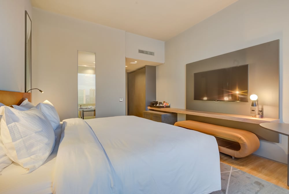 Superior Room, 1 King Bed, River View - Photo 1