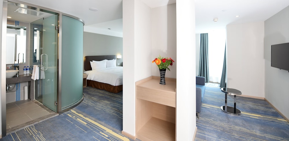 Suite, Multiple Beds photo 1