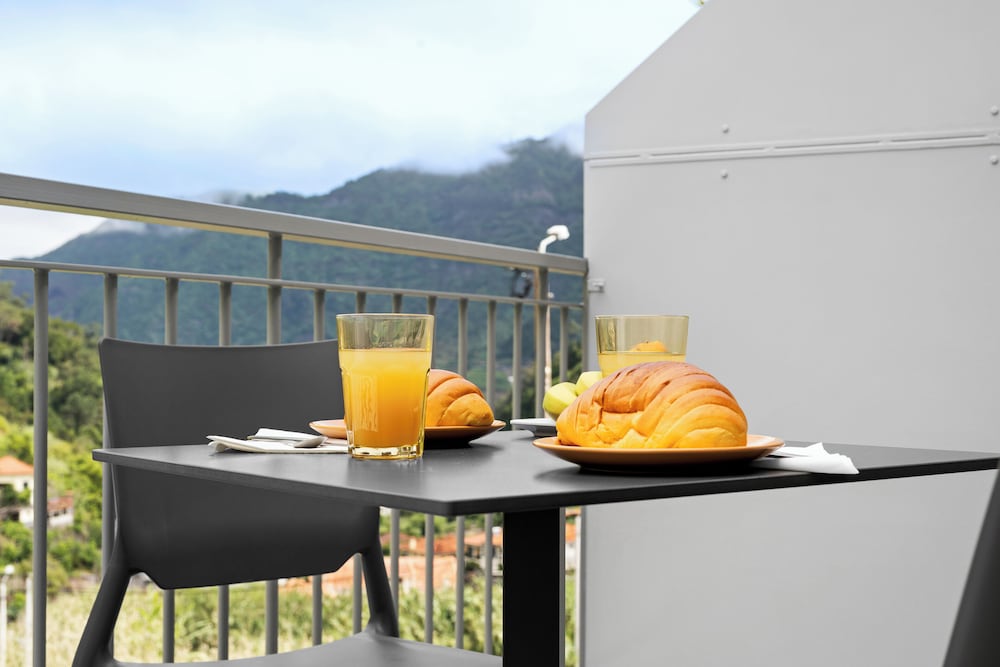 Deluxe Double Room with Balcony photo 2