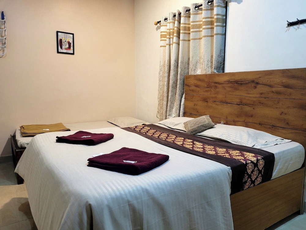 Triple Bed Non AC Room - Photo 1
