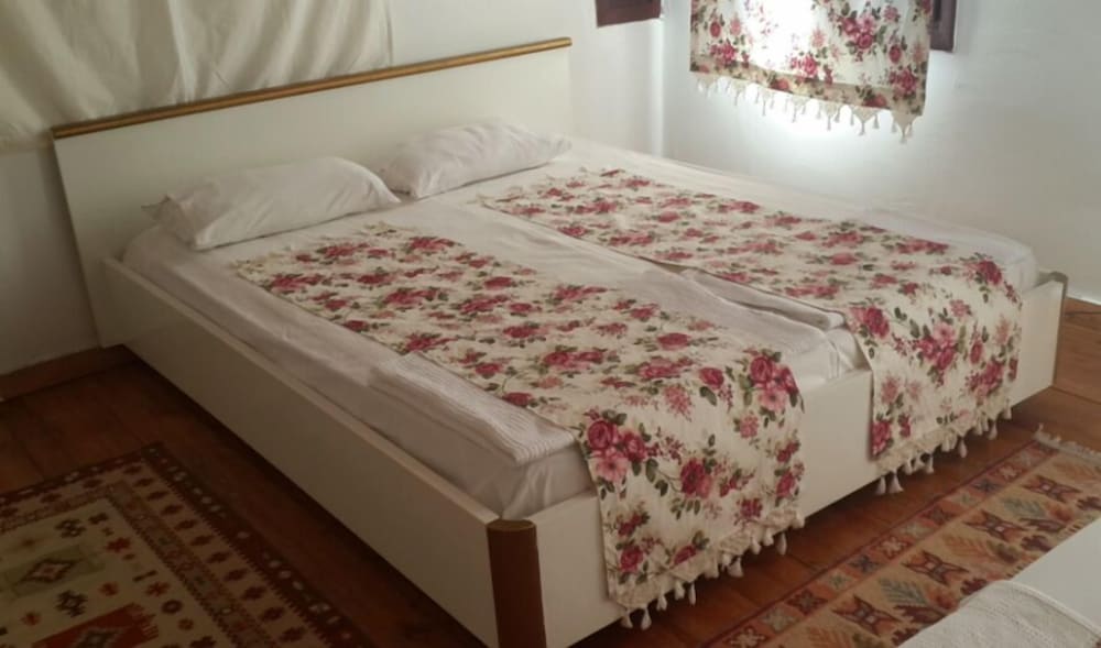 Economy Triple Room, Multiple Beds, City View photo 1