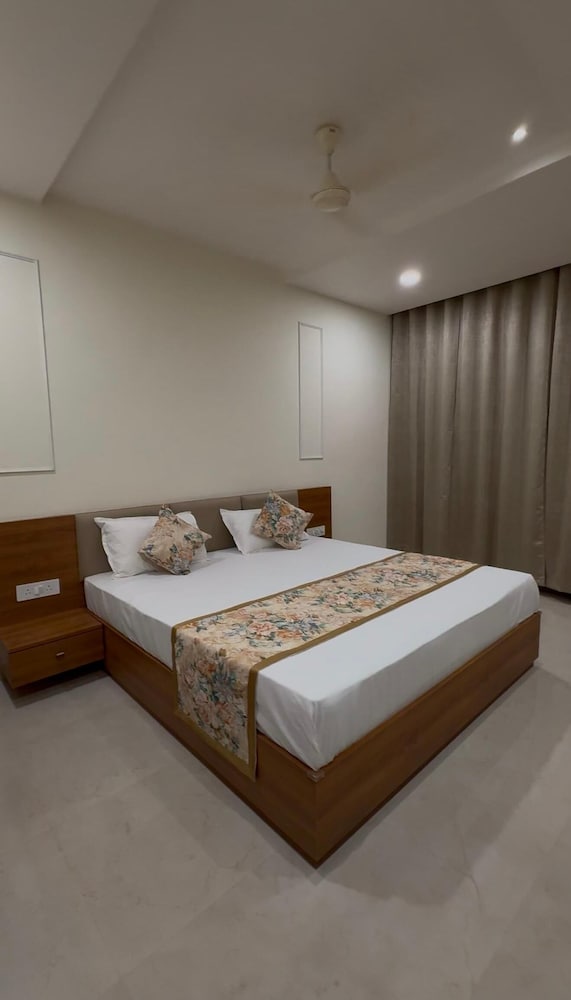 Deluxe Double Room, Balcony, City View