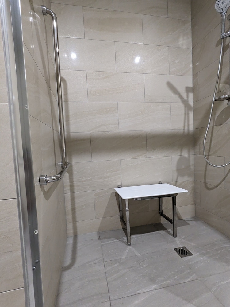 Apartment, 2 Bedrooms - Photo 2