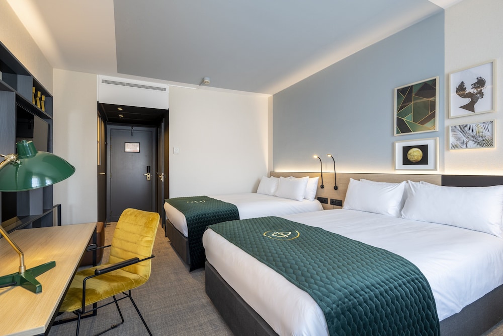Standard Room, 2 Double Beds (Mid Floor) - Photo 6
