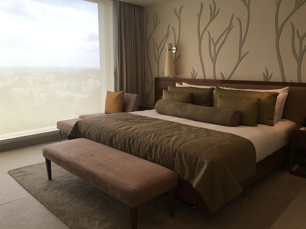 Luxury Suite, 1 King Bed, Pool View - Photo 2
