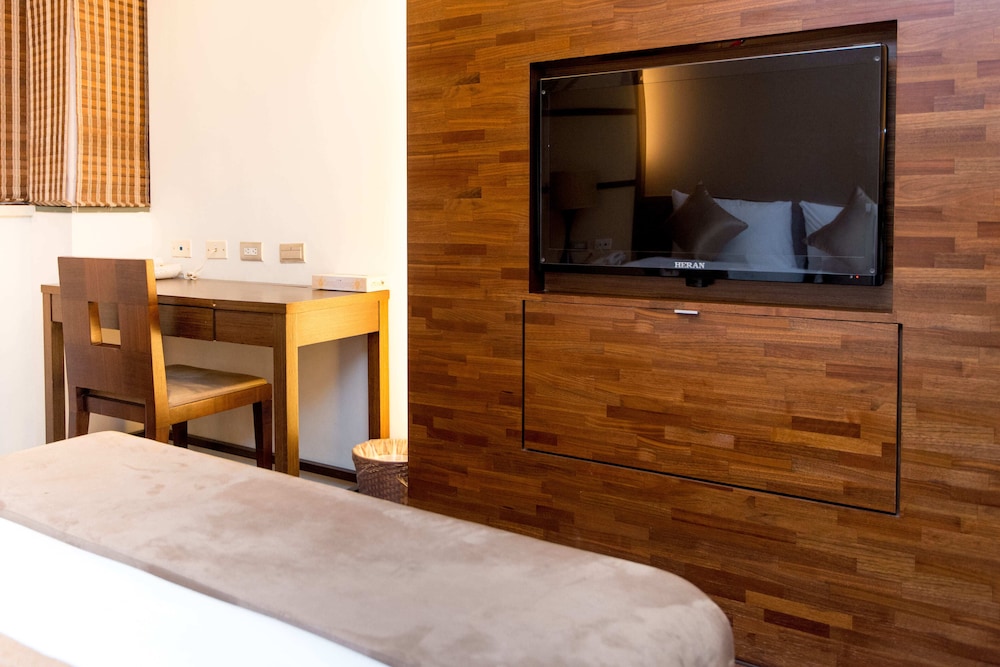 Celeb Metro Deluxe Suite photo 3