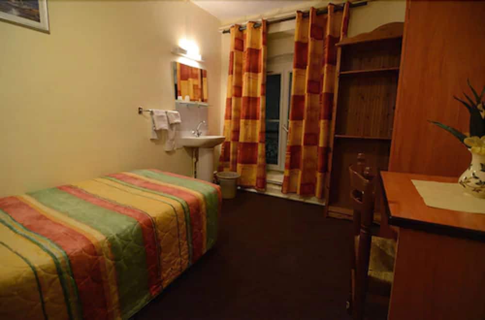 Single Room, Shared Bathroom photo 1