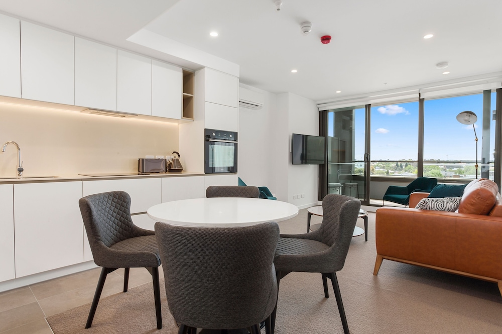 Executive Apartment, 2 Bedrooms, Balcony - Photo 2
