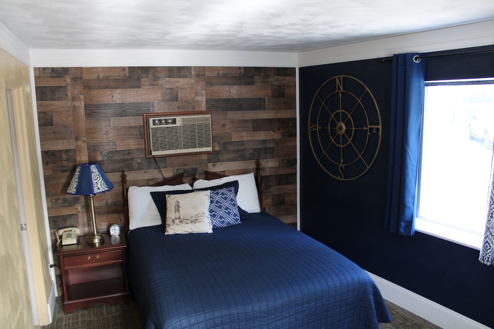 Deluxe Room, 1 Queen Bed photo 2