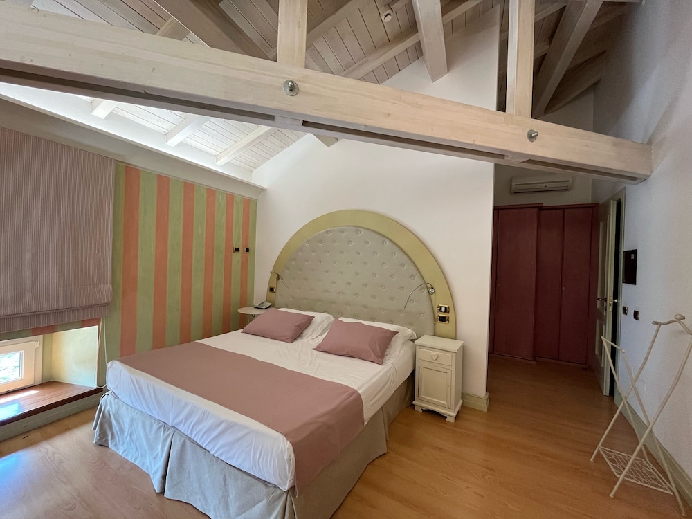 Honeymoon Room