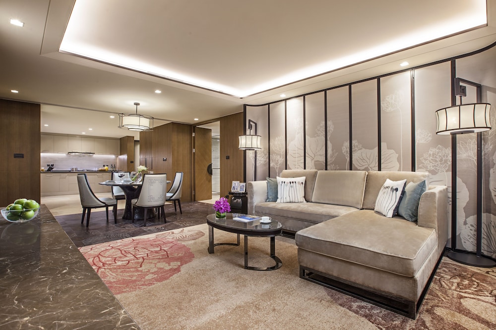 Two-Bedroom Premier photo 2