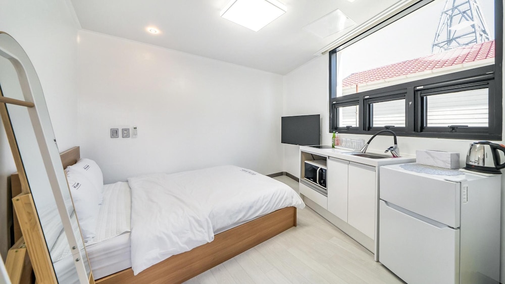 Basic Room, 1 Bedroom (201) - Photo 10