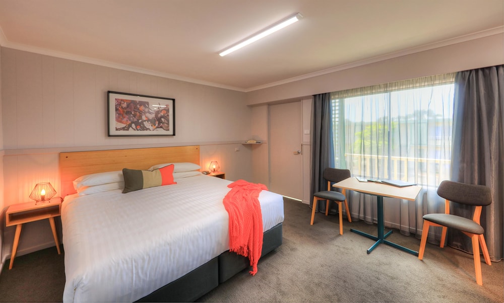 Superior Room, 1 King Bed, Non Smoking, Garden View photo 1