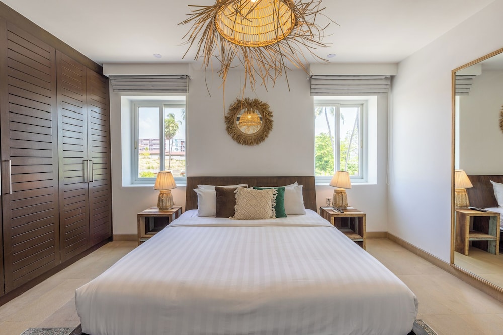 Deluxe King Room - Photo 3