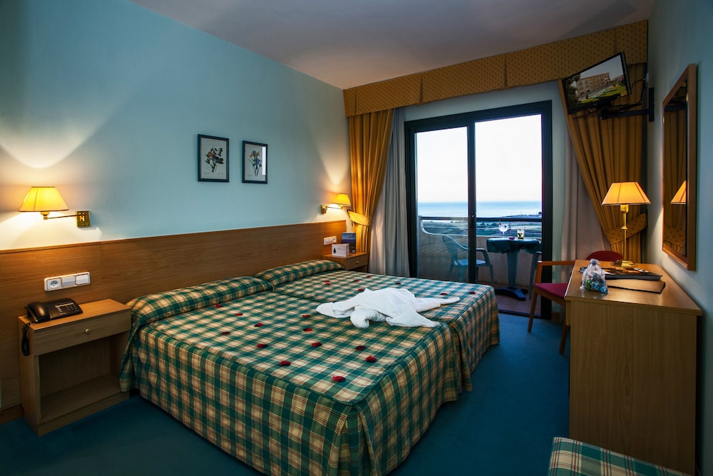Standard Room, 2 Twin Beds, Sea View - Photo 8