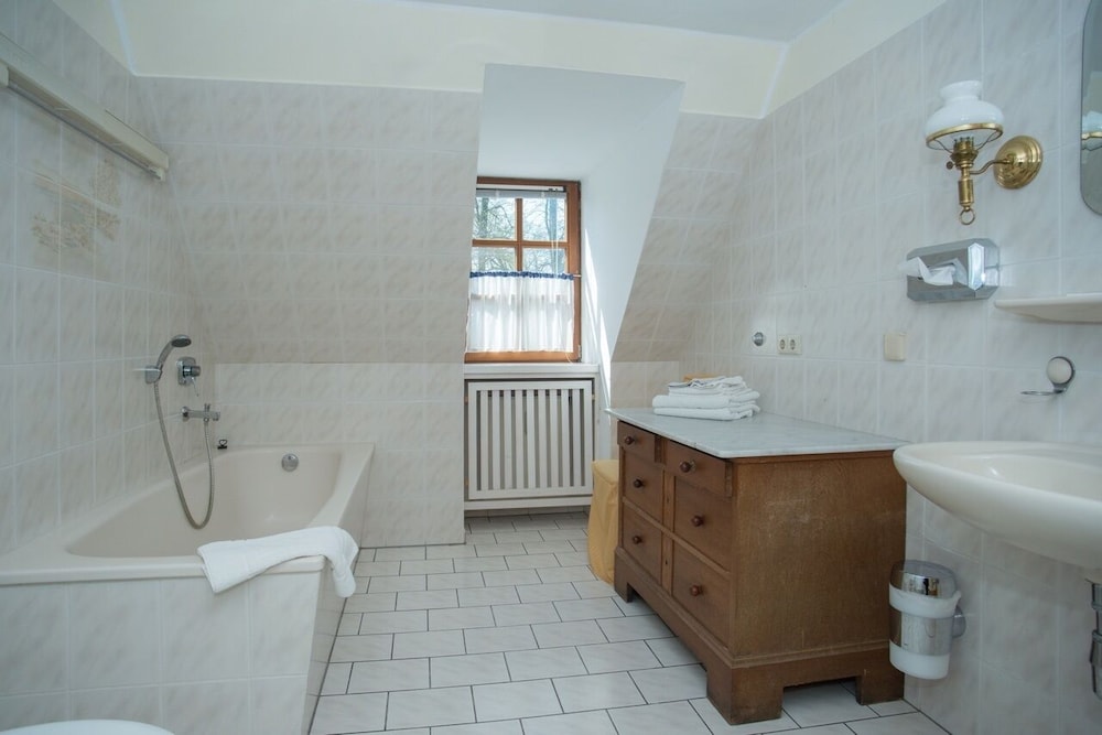 Basic Double Room photo 2