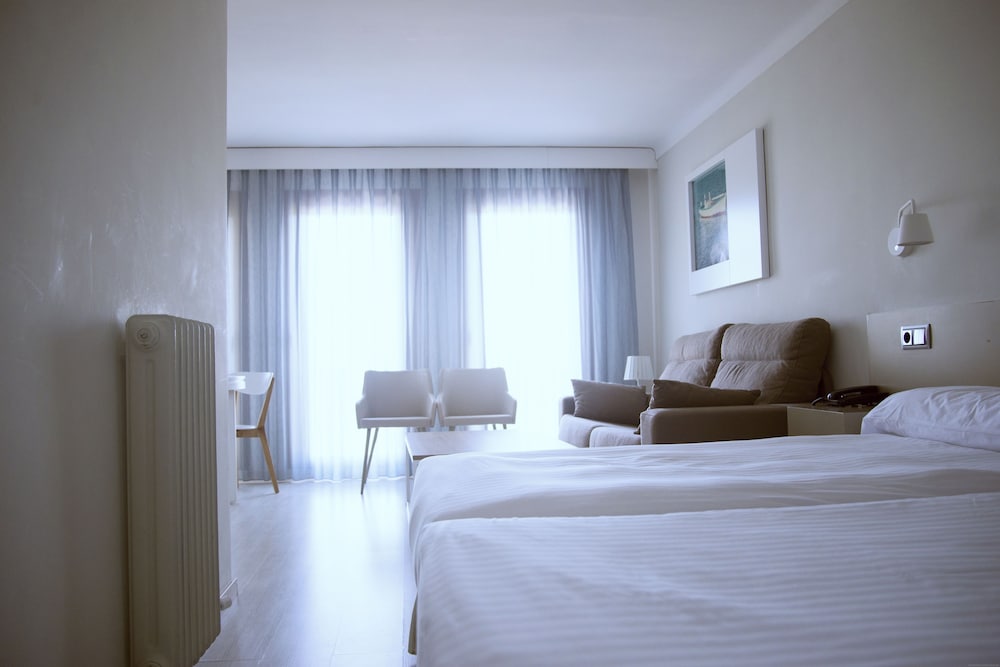Quadruple Room - Photo 1