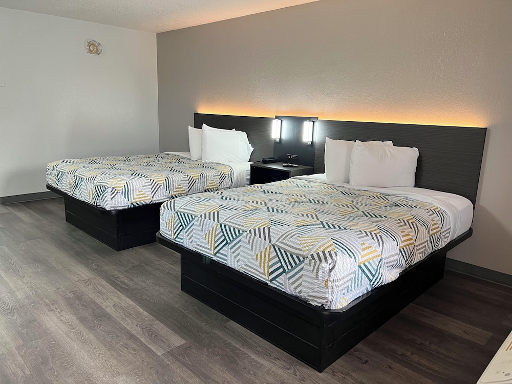 Deluxe Room, 2 Double Beds, Non Smoking, Refrigerator & Microwave photo 2