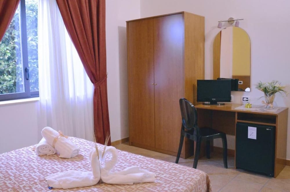 Double or Twin Room photo 3