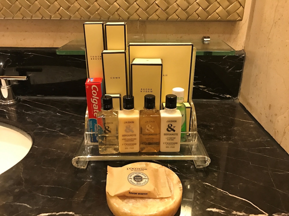 Shangri-La Wing, Executive Suite, 2 Twin Beds thumbnail 5