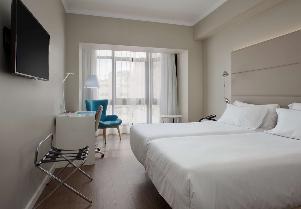 Standard Room, City View (Extra Bed 3 Adults) - Photo 1