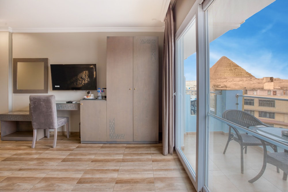 Standard Suite with Panoramic Pyramids View & Balcony - Photo 5