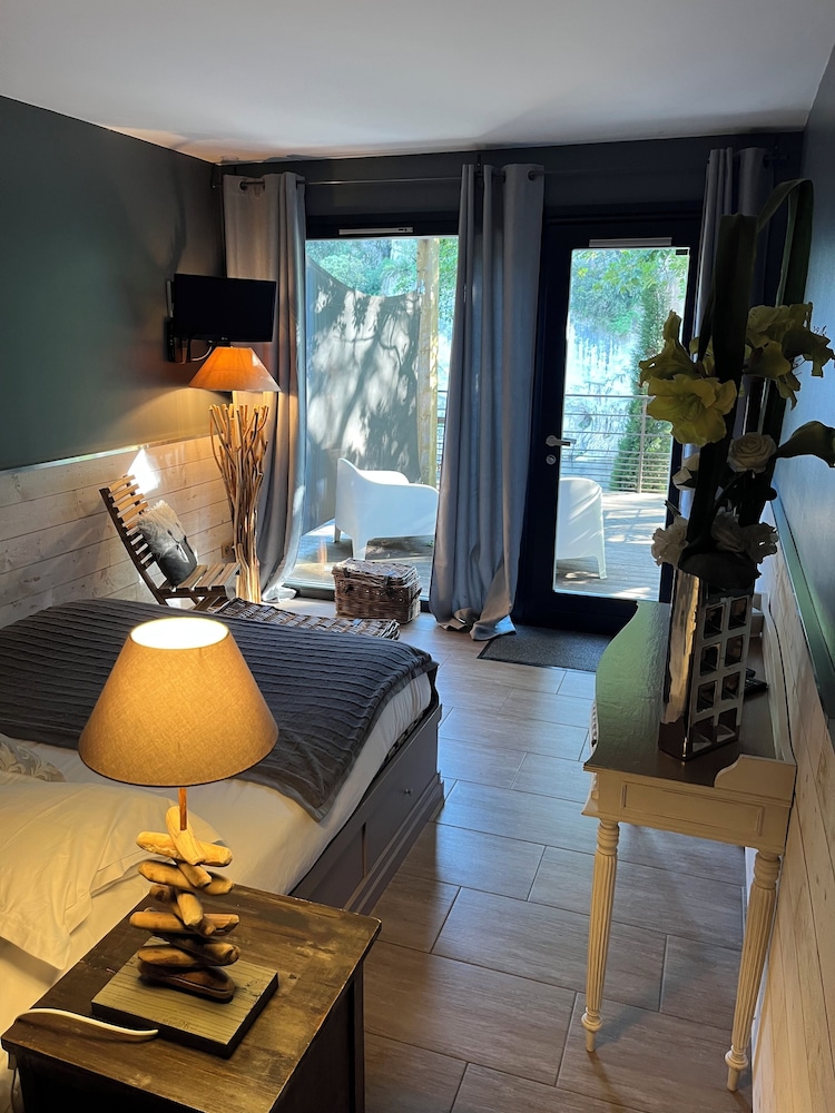 Classic Double Room (Ebbou)