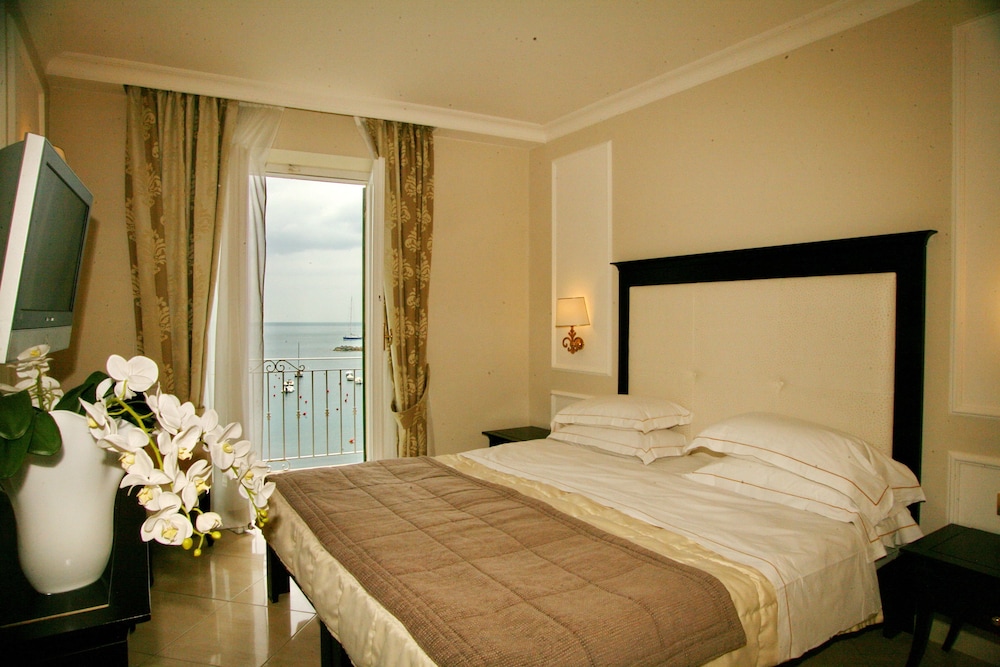 Superior Room (beach access included) photo 1