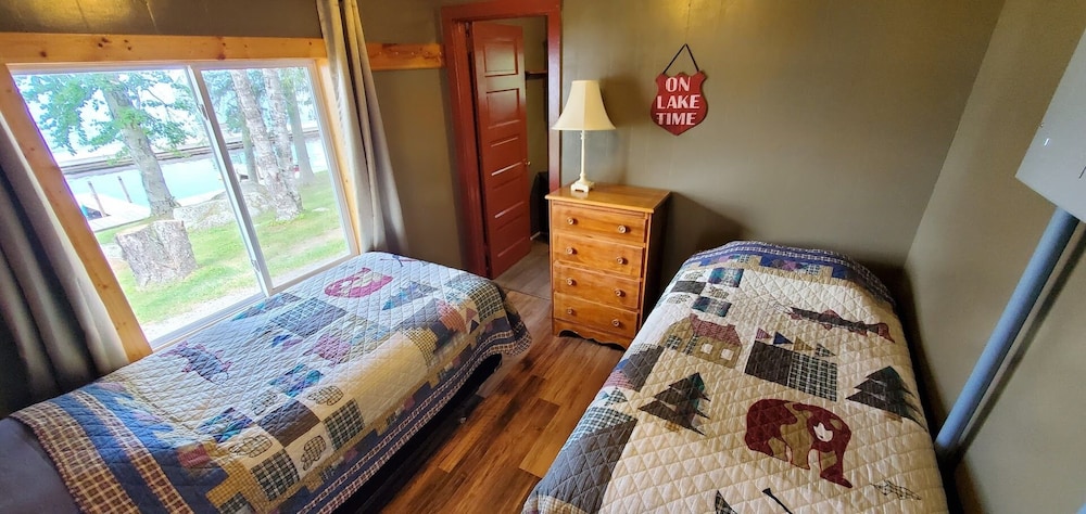 Cabin, Lake View