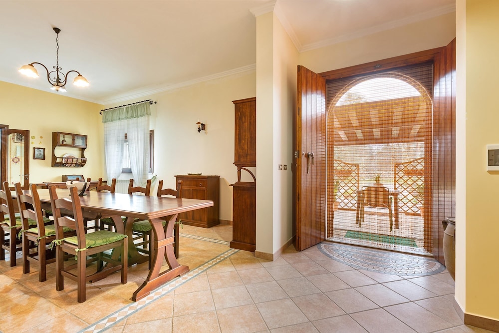 Villa photo 2