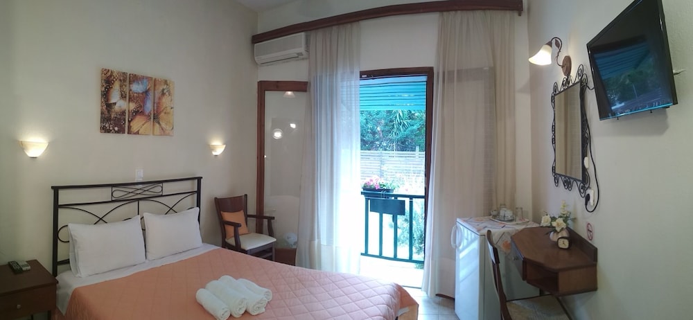 Classic Room, 1 Queen Bed photo 1