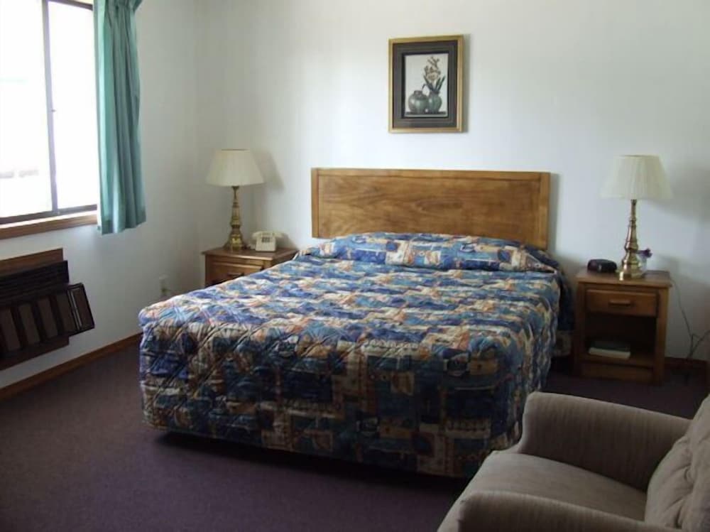 Room, 1 Queen Bed photo 1