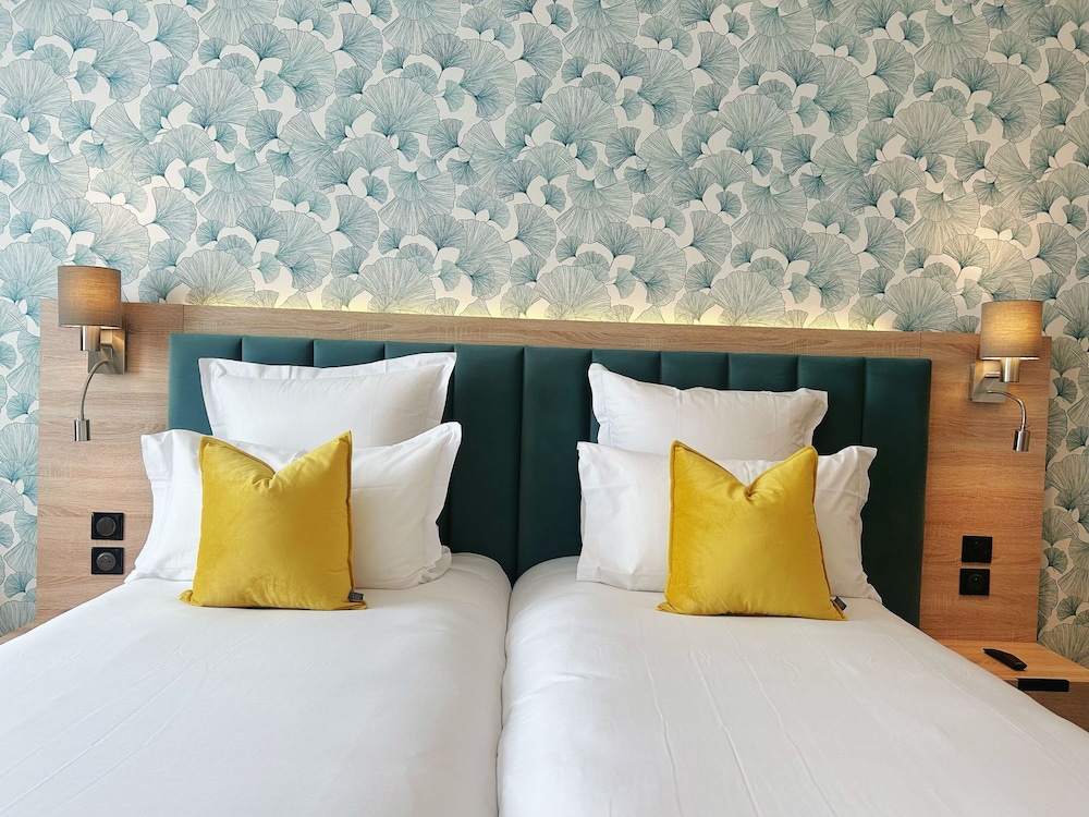 Standard Room, 2 Twin Beds, City View - Photo 6