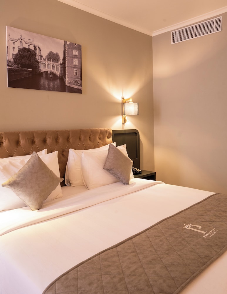Junior Double Room, 1 King Bed photo 1