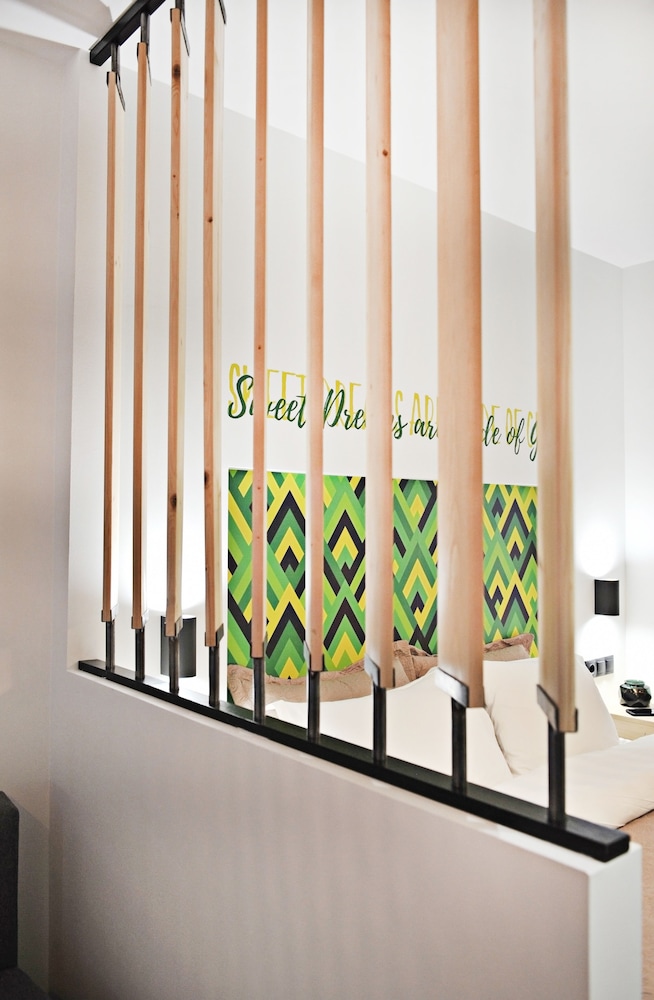 Deluxe Studio (Green) photo 3