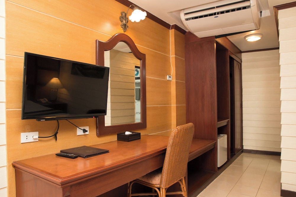 Deluxe Double Room, Pool View - Photo 5