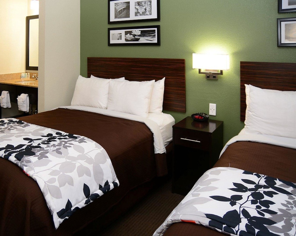 Standard Double Room, 2 Double Beds, Non Smoking - Photo 2