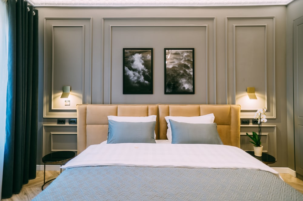 Deluxe Room, City View