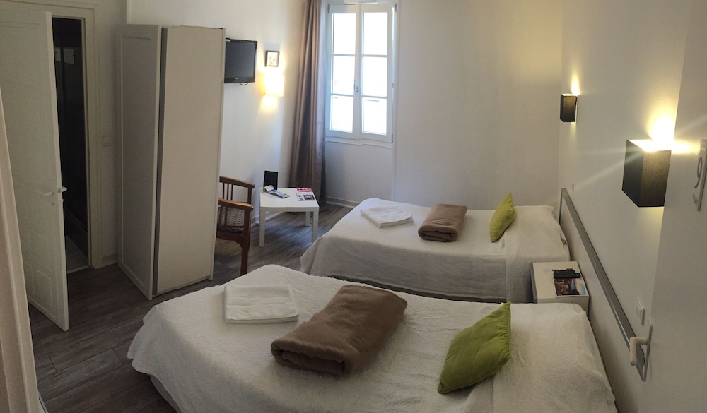 Standard Twin Room - Photo 2