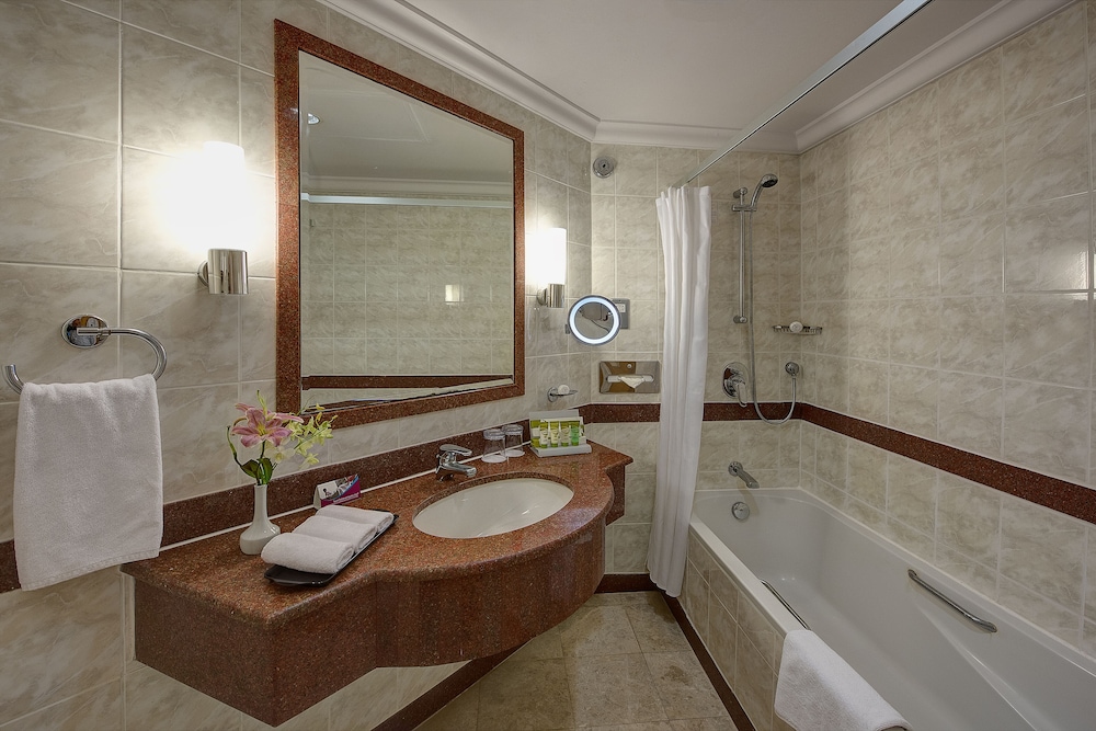 Standard Room, 1 King Bed, Accessible, Smoking (Ocean View) photo 3