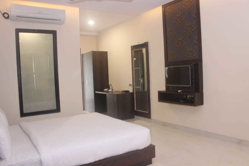 Deluxe A/C Room - Photo 4