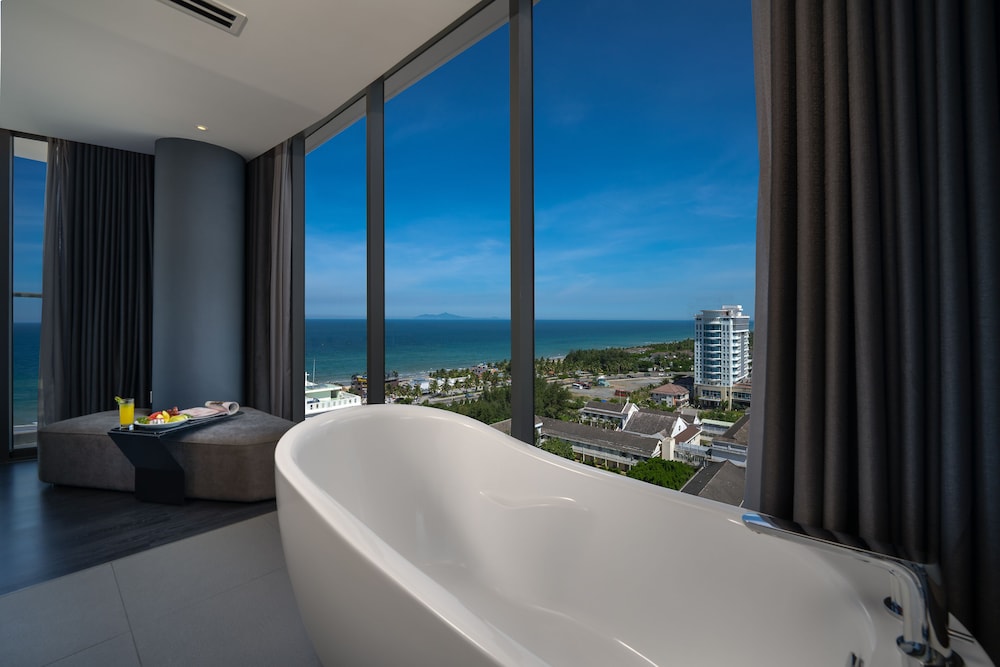 Signature Suite, Balcony, Sea View