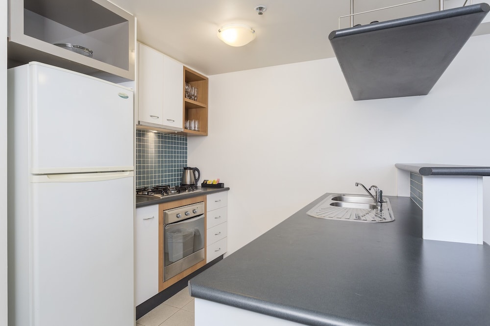 2 Bedroom 2 Bathroom (2 x Queen Beds) (Aircon in bedrooms) photo 3