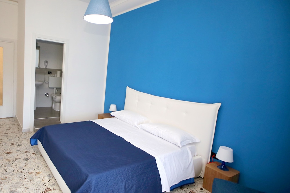 Classic Triple Room, City View photo 3